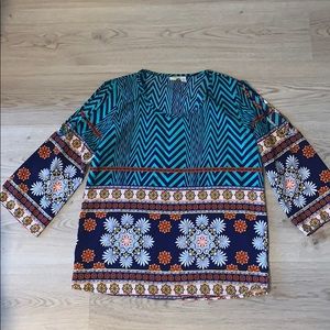 Patterned 3/4 sleeve blouse with sleeve cutouts